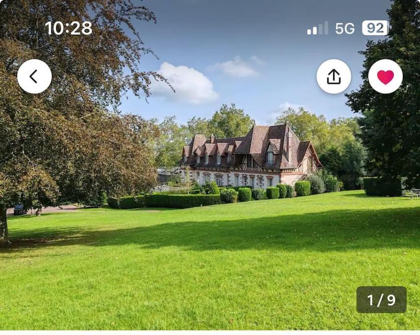 Un Appartement Dans Un Chateau Deauville Exterior foto